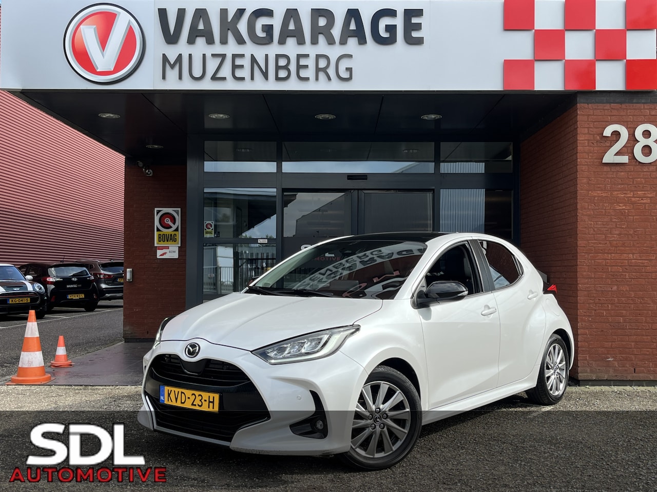 Mazda 2 Hybrid - 1.5 Homura Plus // PANORAMADAK!! // ADAPTIVE CRUISE // CAMERA // CLIMA // HALF LEDER // HE - AutoWereld.nl