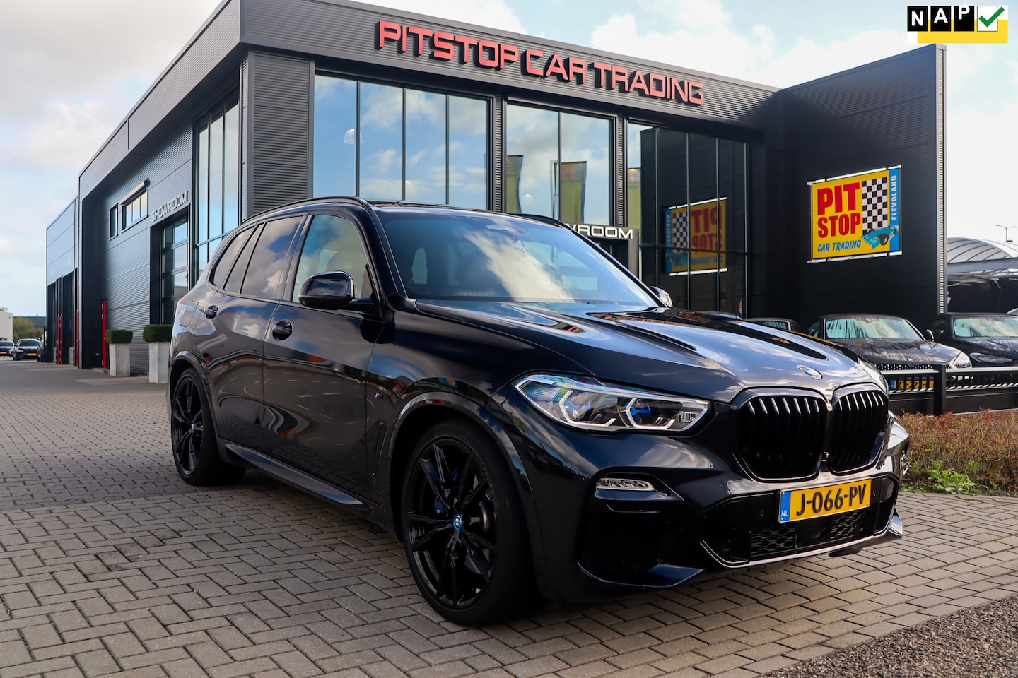 BMW X5 - XDrive45e M-Sport, Pano, ACC, Laser, Stoelventilatie, BTW, Dealer onderhouden! - AutoWereld.nl