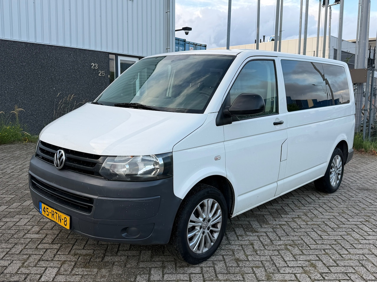Volkswagen Transporter Kombi - 2.0 L1H1 Comfortline CNG 8 PERSOONS - AutoWereld.nl