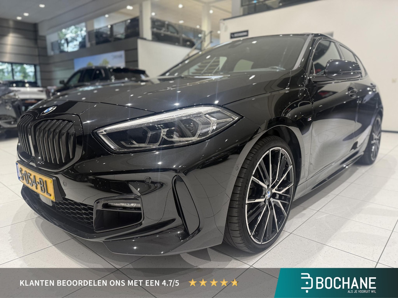 BMW 1-serie - 118i Introduction Edition | M-Sport | Panoramadak | Camera | Stoelverwarming | - AutoWereld.nl