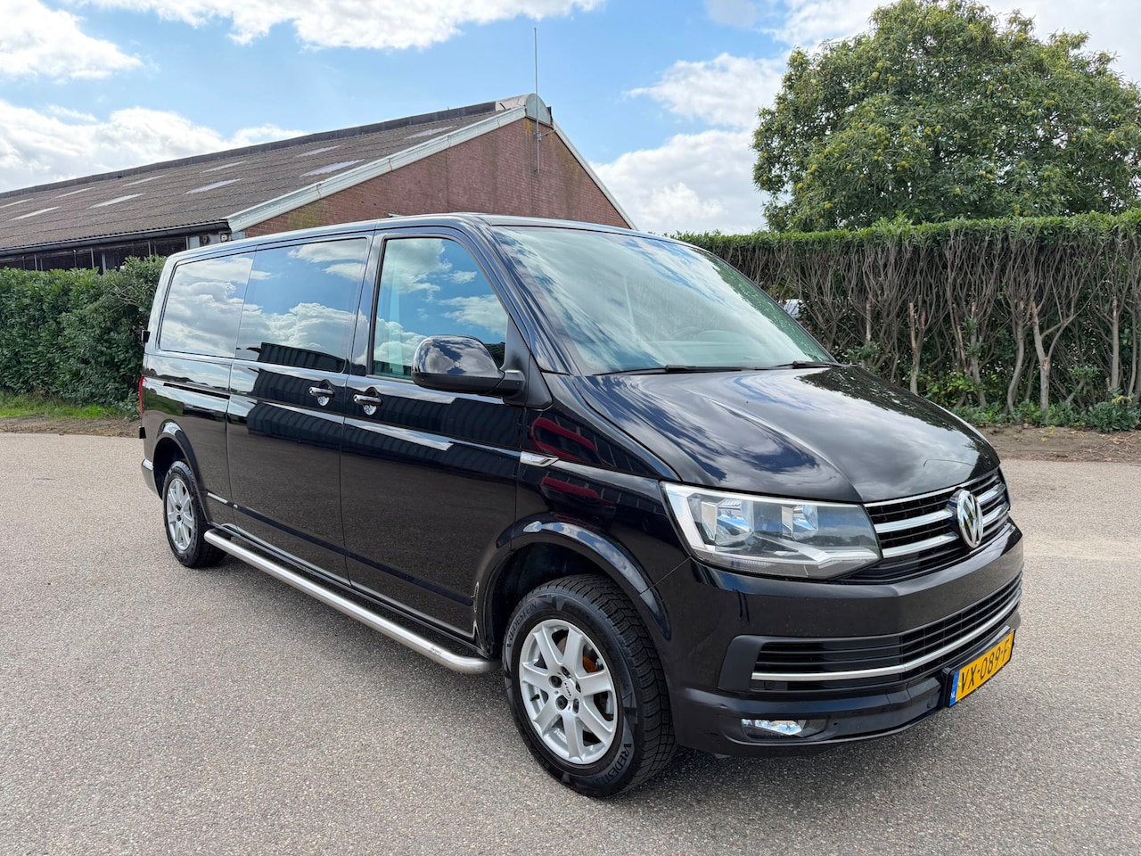 Volkswagen Transporter - 2.0 TDI 140PK AUT. L2H1 DC - MARGE - AutoWereld.nl