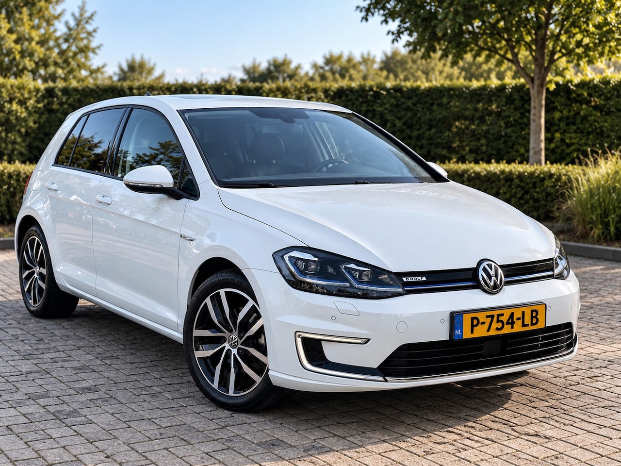 Volkswagen e-Golf - E-Golf | DIGI DASH|LEDER|WARMTEPOMP|SOH 90 % - AutoWereld.nl