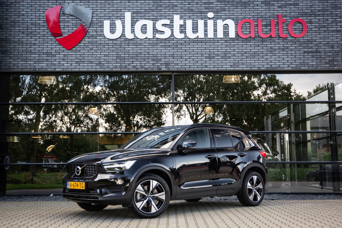 Volvo XC40 - 1.5 T4 Recharge R-Design 1.5 T4 Recharge R-Design , Pilot Assist, Stuurverwarming, Camera - AutoWereld.nl