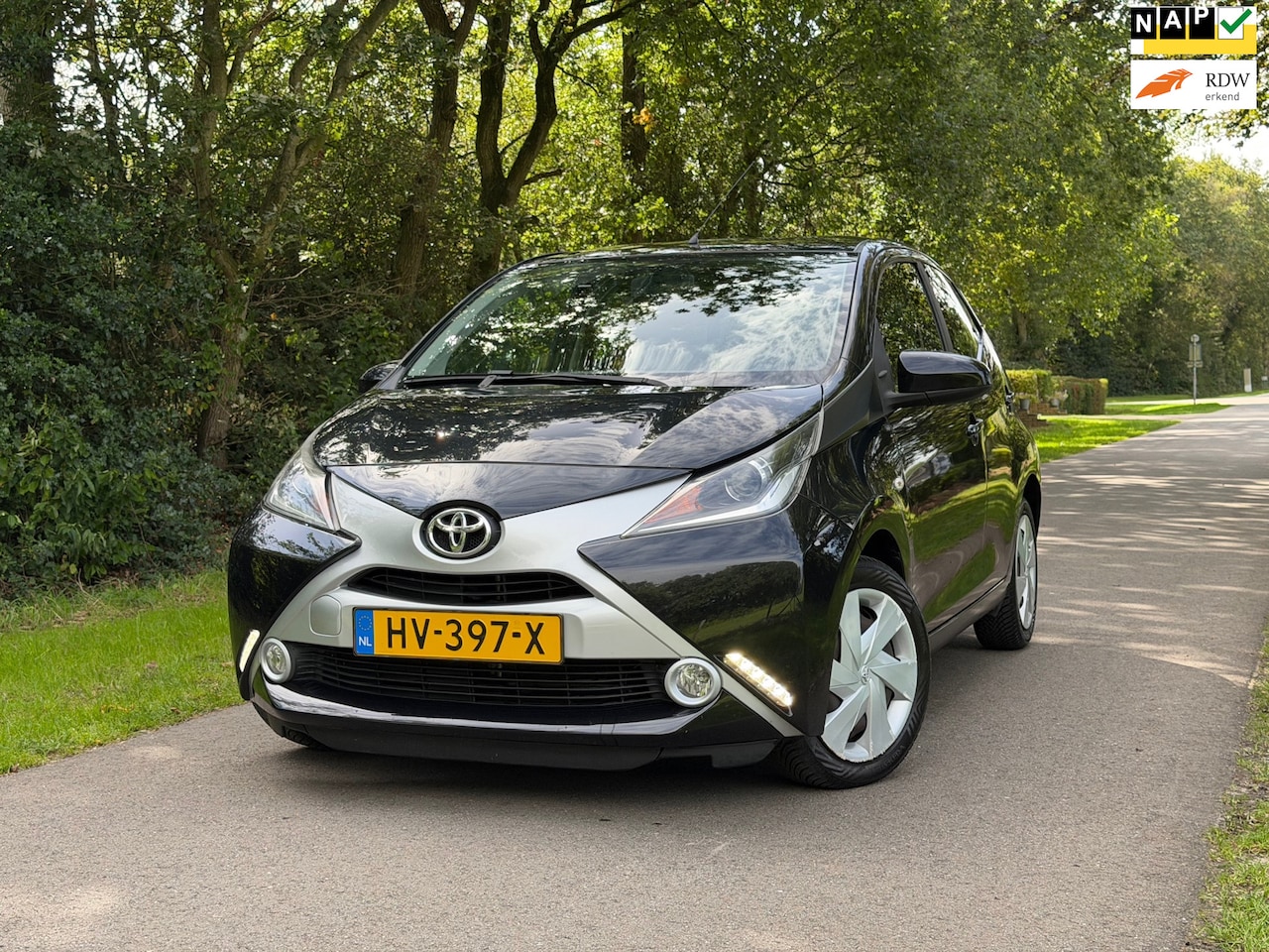 Toyota Aygo - 1.0 VVT-i x-play | Achteruitrijcamera + Dealeronderhouden Nu € 6.450,-!!! - AutoWereld.nl