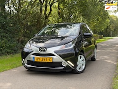 Toyota Aygo - 1.0 VVT-i x-play | Achteruitrijcamera + Dealeronderhouden Nu € 6.450,