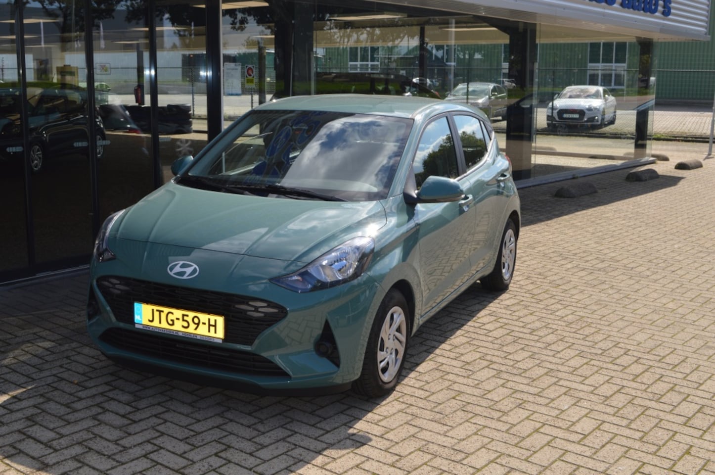 Hyundai i10 - 1.0 Comfort Automaat NL-auto Navi Camera PDC all weathers