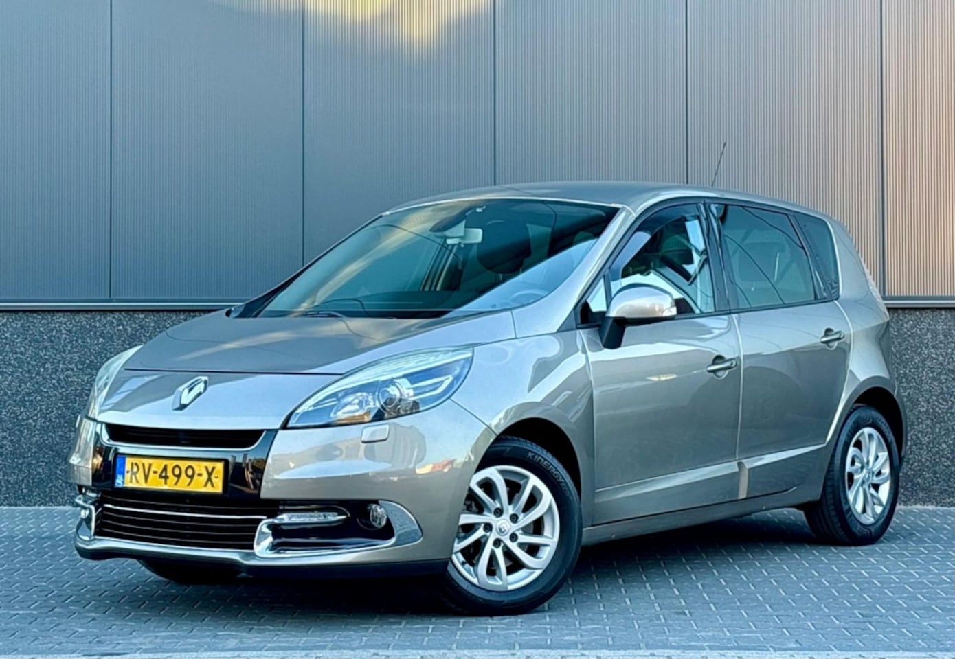 Renault Scénic - 1.2 TCe Dynamique Xenon | Navi | Trekhaak - AutoWereld.nl