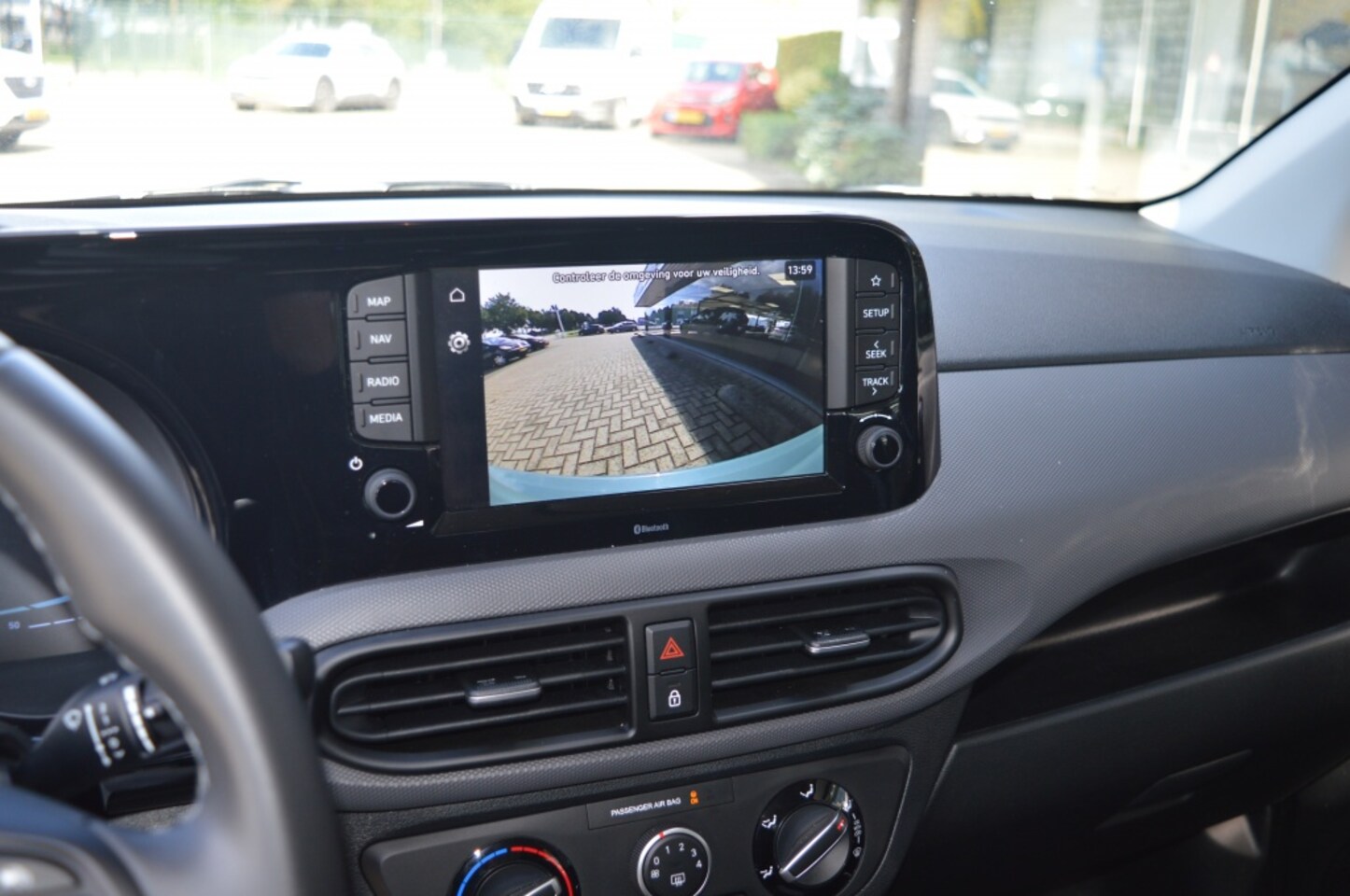 Hyundai i10 - 1.0 Comfort Automaat NL-auto Navi Camera PDC all weathers
