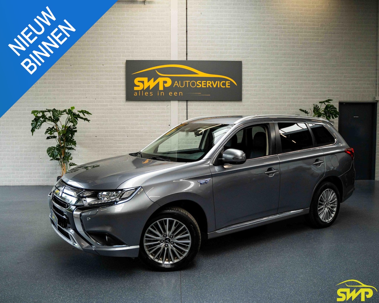 Mitsubishi Outlander - 2.4 PHEV Intense | Navi | Camera | Dodehoek | ACC - AutoWereld.nl