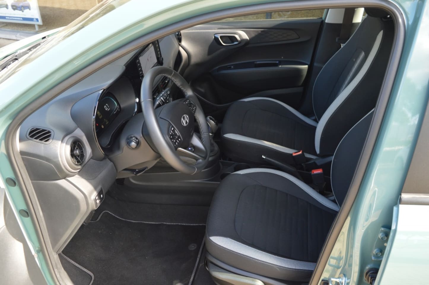 Hyundai i10 - 1.0 Comfort Automaat NL-auto Navi Camera PDC all weathers