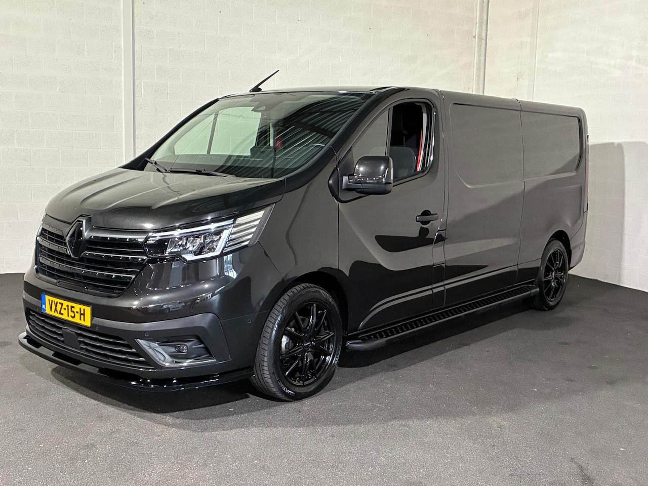 Renault Trafic - 2.0 dCi 170pk L2 H1 Automaat Black Edition - AutoWereld.nl
