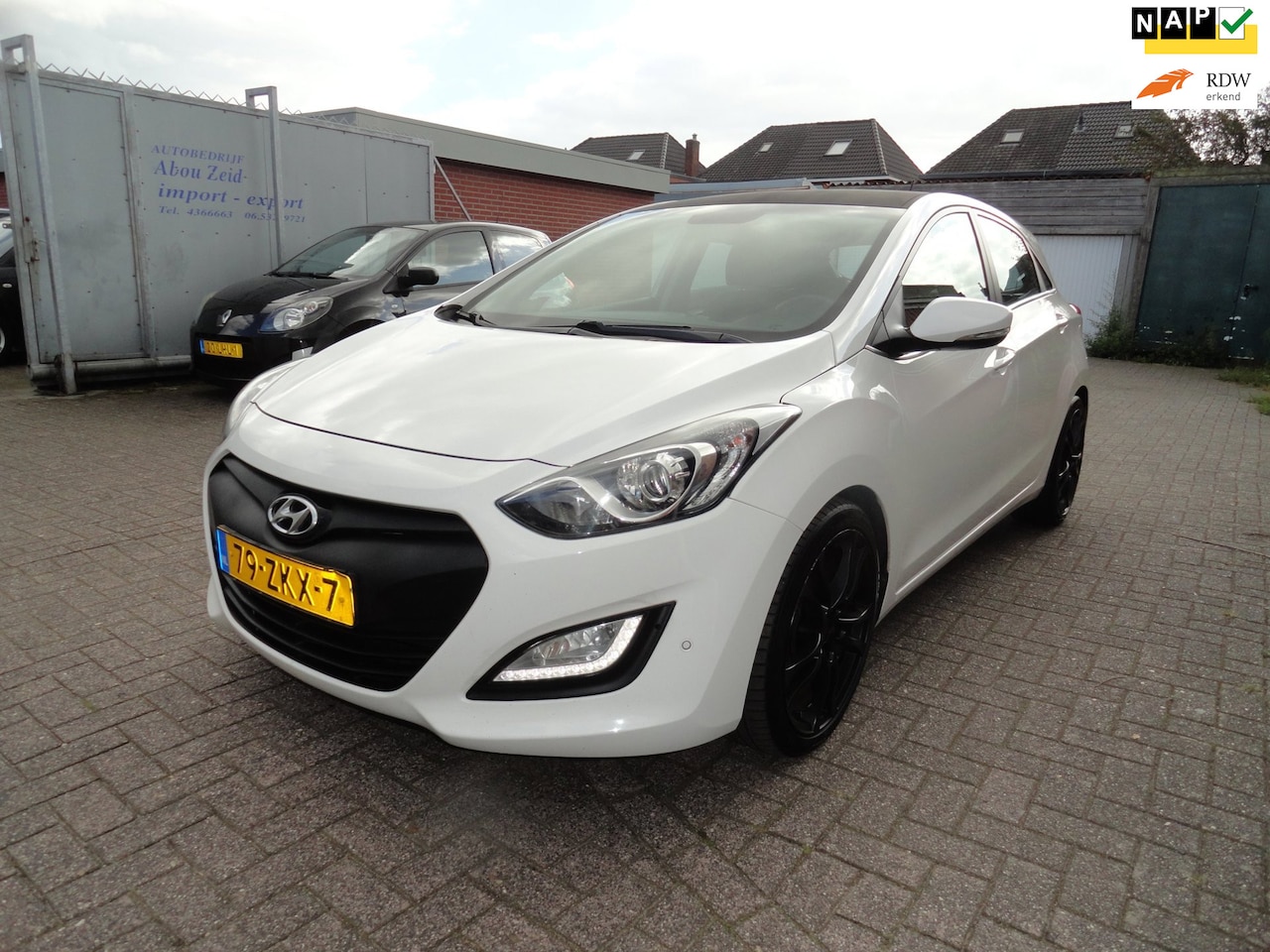 Hyundai i30 - 1.6 CRDi i-Vision NAVI CLIMA - AutoWereld.nl