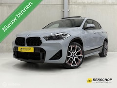 BMW X2 - sDrive20i M Sport - Mesh Panodak HUD Navi Carplay Camera Bucket Sportstoelen Brooklyn Grau