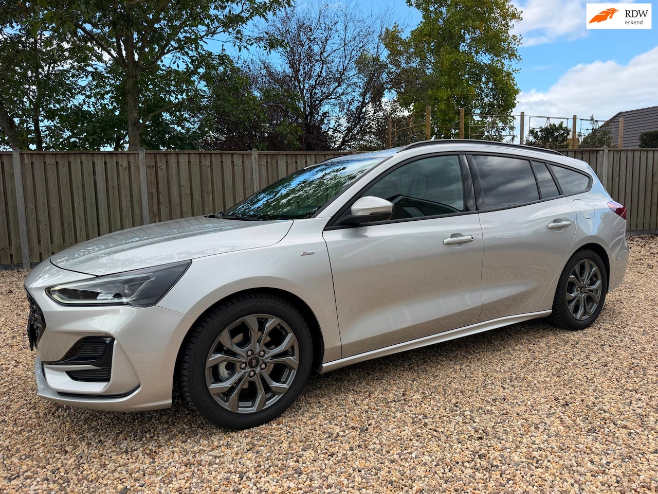 Ford Focus Wagon - 1.0 EcoBoost Hybrid ST Line X Automaat & AGR & Winterpakket & Camera - AutoWereld.nl
