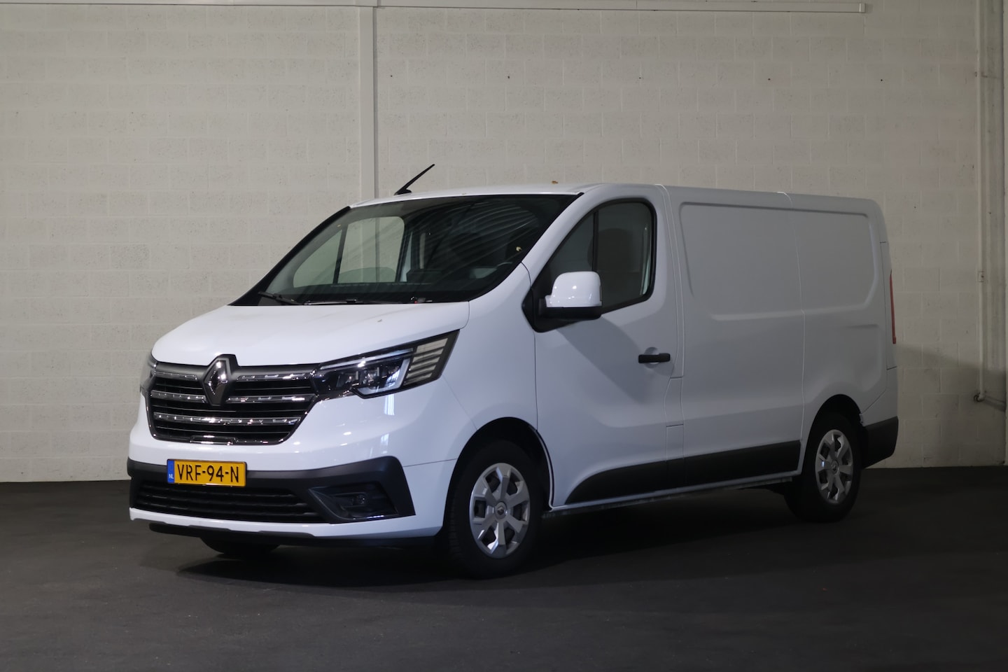 Renault Trafic - 2.0 dCi 110pk L1 H1 Inrichting - AutoWereld.nl