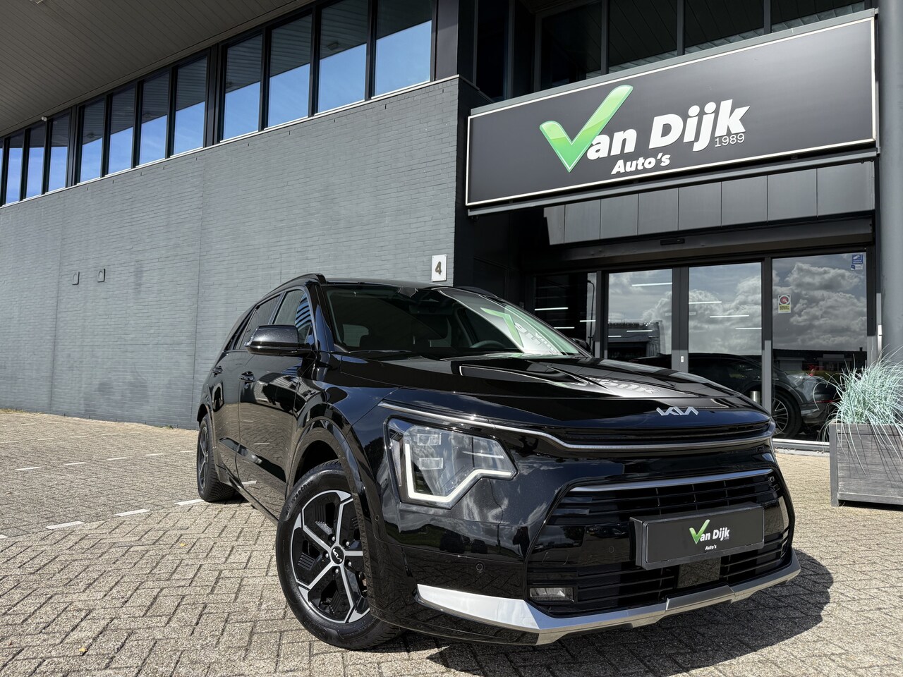 Kia Niro - 1.6 GDi Hybrid DynamicPlusLine Navi Camera Leer Trekhaak El.Stoelen H+K - AutoWereld.nl
