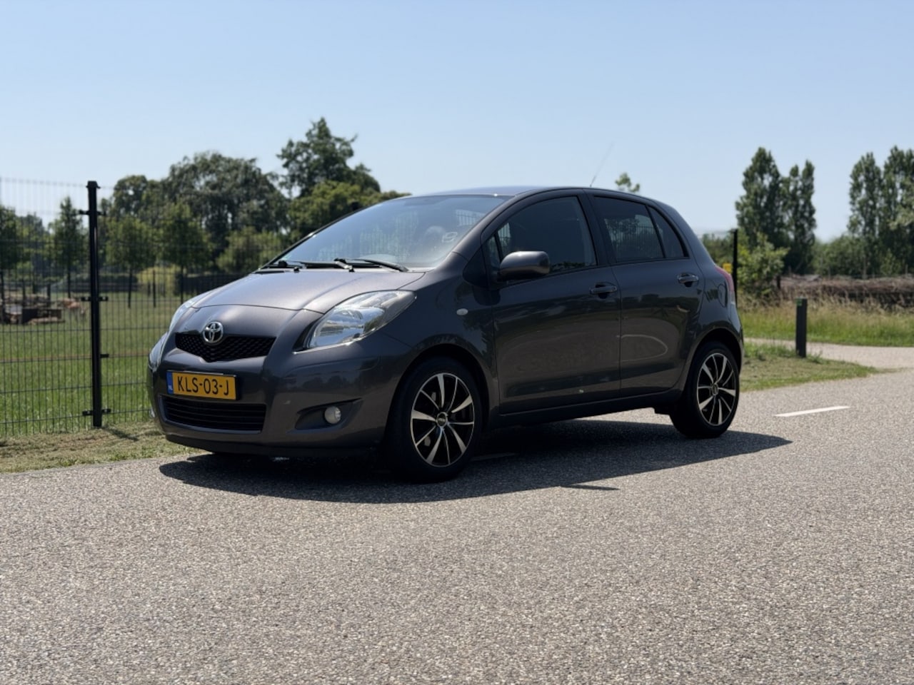 Toyota Yaris - 1.3 VVTi AIRCO | ELEC RMN/SPGLS | ZGAN! - AutoWereld.nl