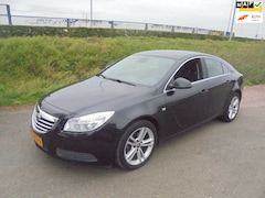 Opel Insignia - Insignia 1.8 Benzine airco navigatie lmv pdc 153.000km