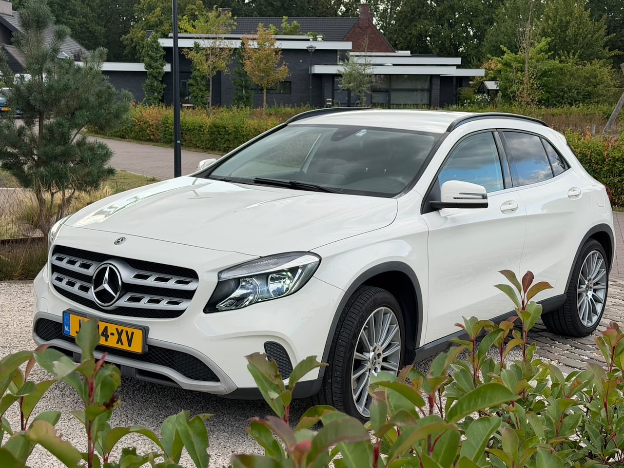 Mercedes-Benz GLA-Klasse - 200 Business Nieuwstaat 19 inch AMG velgen Trekhaak cruise camera navi 156 pk - AutoWereld.nl