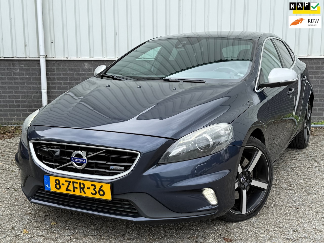 Volvo V40 - 2.0 D4 R-Design Business Navi Clima Leder Cruise NAP - AutoWereld.nl