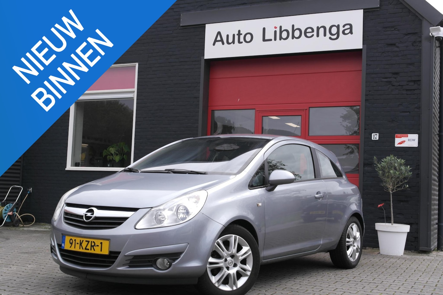 Opel Corsa - 1.2-16V Cosmo AUTOMAAT !! /AIRCO / CRUISE / LM VELGEN / PDC / TREKHAAK - AutoWereld.nl