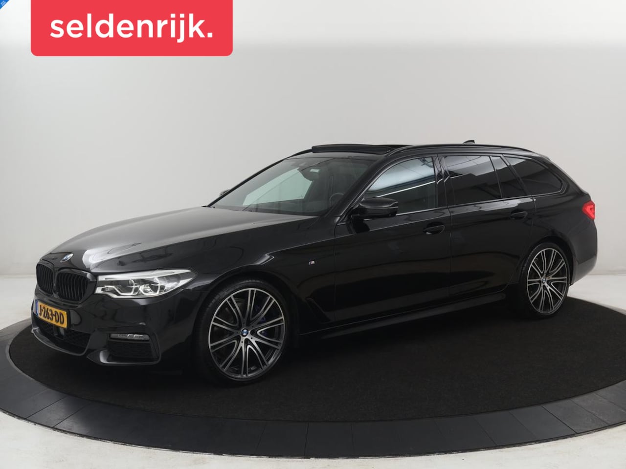 BMW 5-serie Touring - 530i High Executive Edition | M-Pakket | Soelverwarming/ventilatie | Trekhaak | Pano.Dak | - AutoWereld.nl