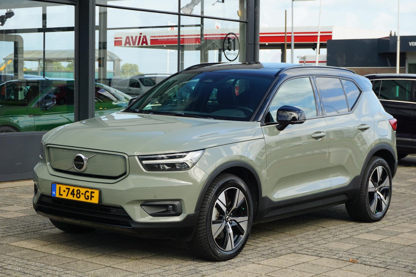 Volvo XC40 - Recharge P8 AWD R-Design | 94% Soh | PANO | trekhaak | H&K - AutoWereld.nl