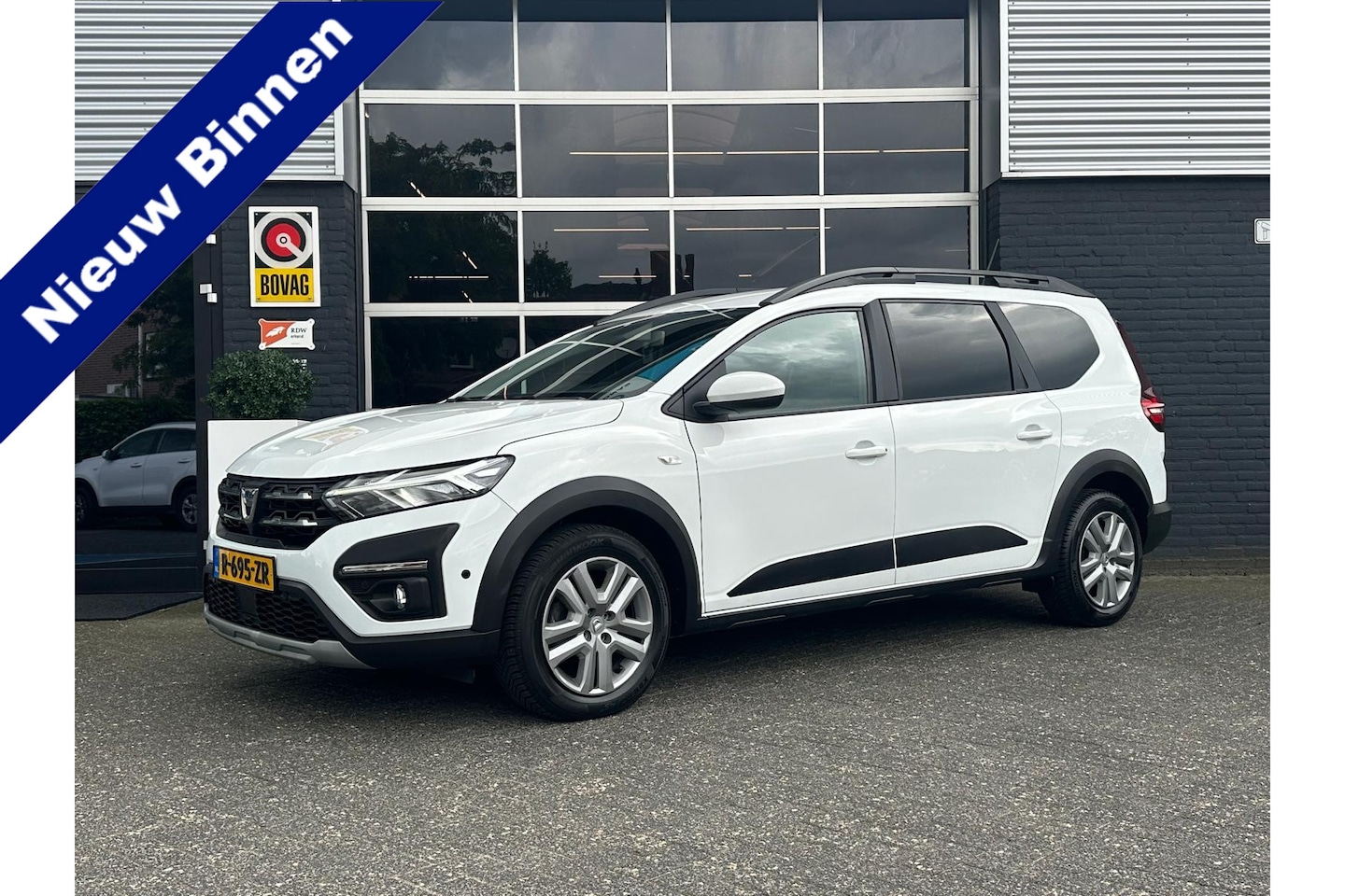 Dacia Jogger - 1.0 100 ECO-G Extreme 5p, Airco, CarPlay, Bluetooth, Camera, Cruise, Trekhaak, Navi, PDC, - AutoWereld.nl