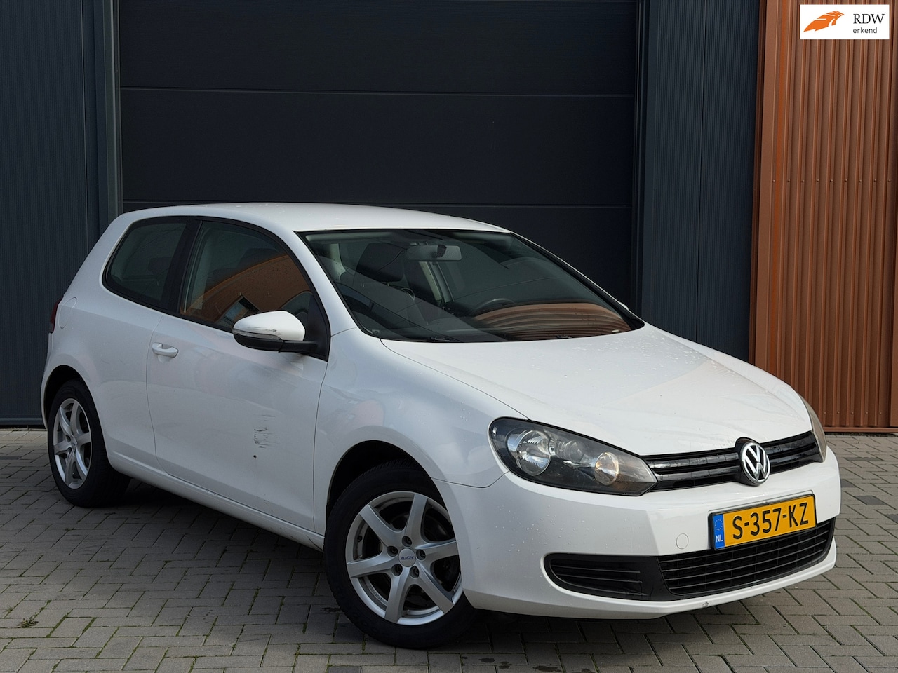 Volkswagen Golf - 1.6 Trendline|Inruilkoopje!|Automaat|CarPlay|Airco|APK t/m 02-27 - AutoWereld.nl