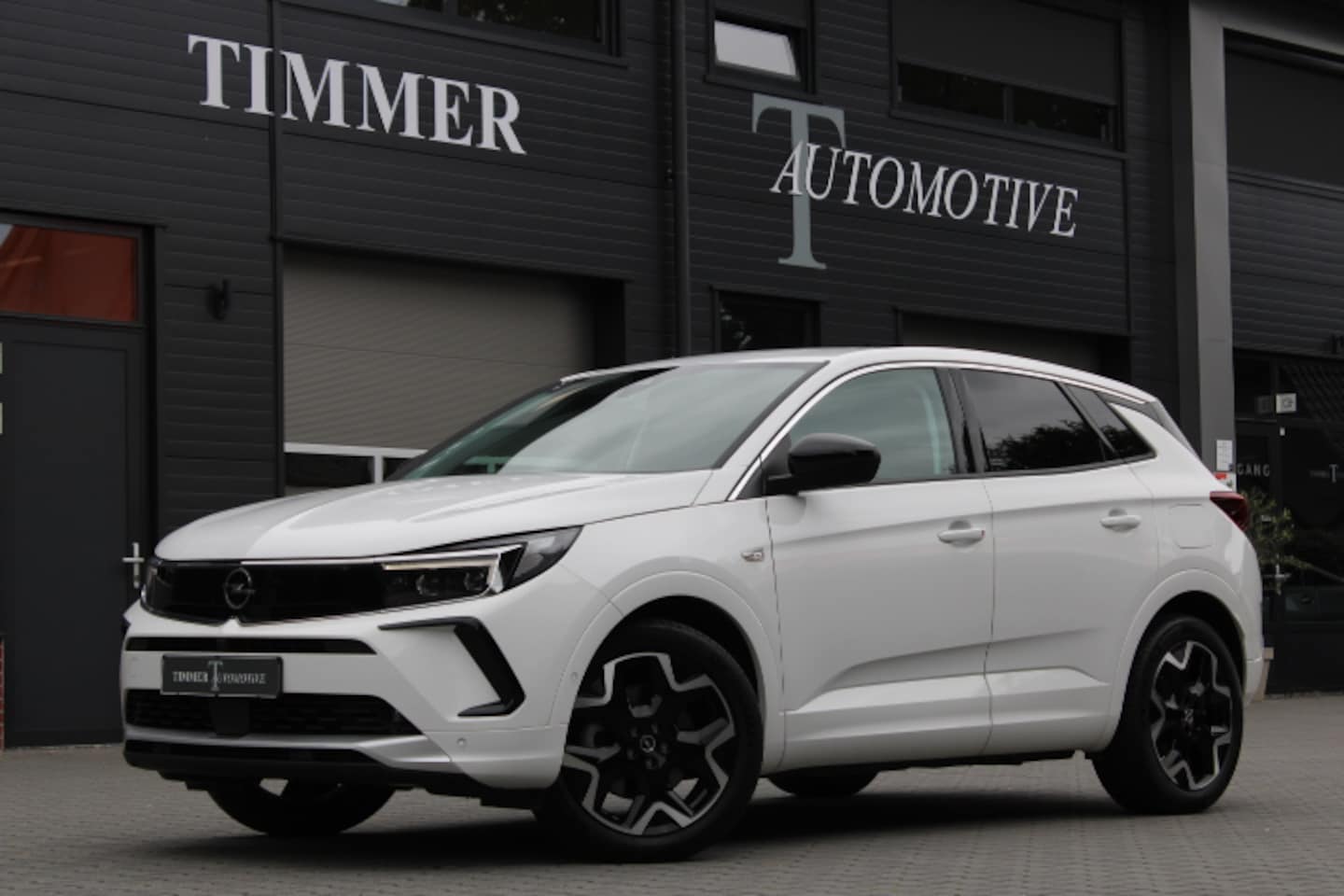 Opel Grandland - 1.6 Turbo Plug-In Hybrid 225 pk - Business Elegance - Weinig kilometers - 19 Inch - Luxe - AutoWereld.nl
