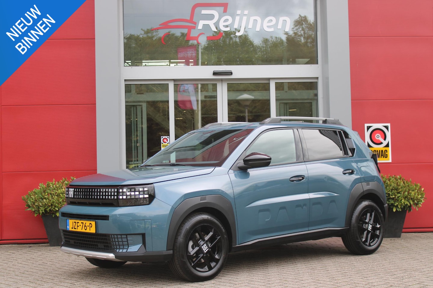 Fiat Grande Panda - 1.2 Hybrid 110PK AUTOMAAT ICON | PACK STYLE: 16" LICHTMETALEN VELGEN HOOGGLANS ZWART, DAKR - AutoWereld.nl