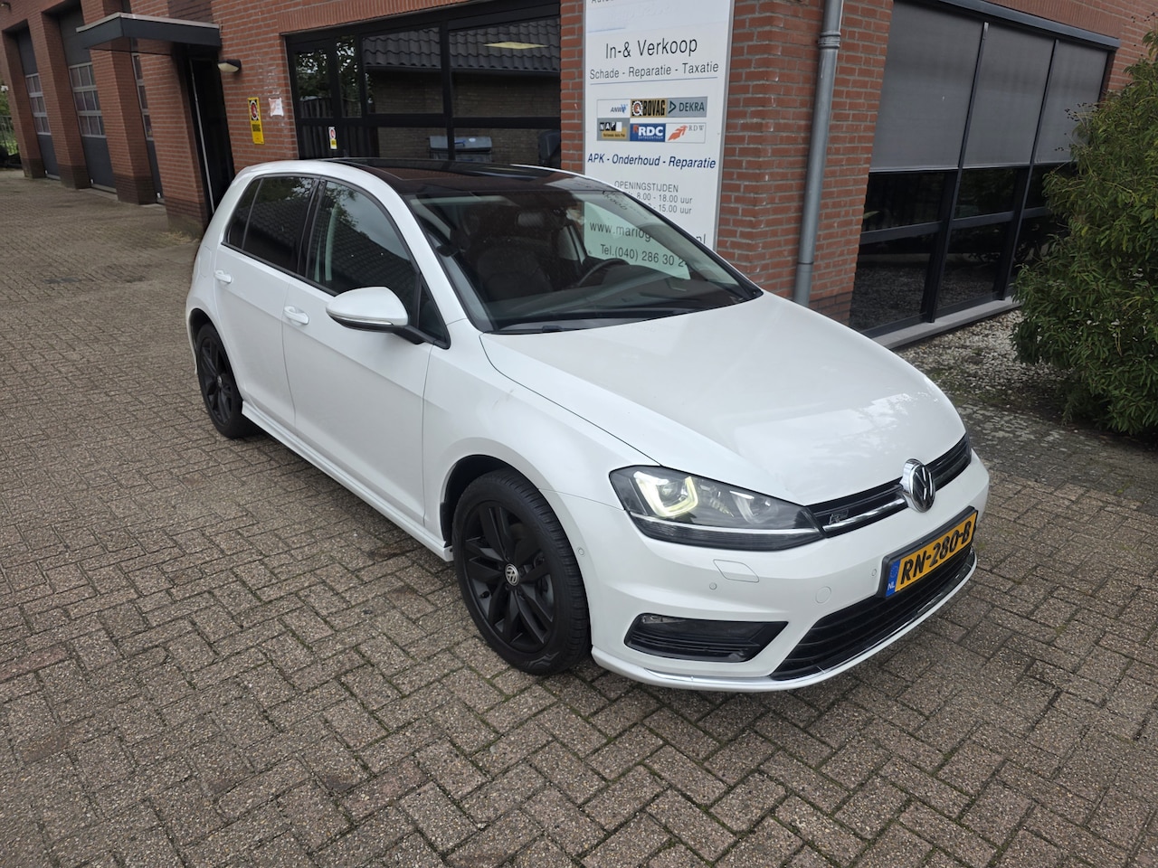 Volkswagen Golf - 1.4 TSI Highline R line| Pano | Navi | Camera | Clima | - AutoWereld.nl
