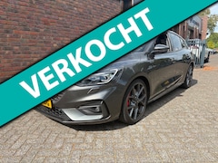 Ford Focus - 2.3 EcoBoost ST-3|Panoramadak|Camera|Head-up|Acc