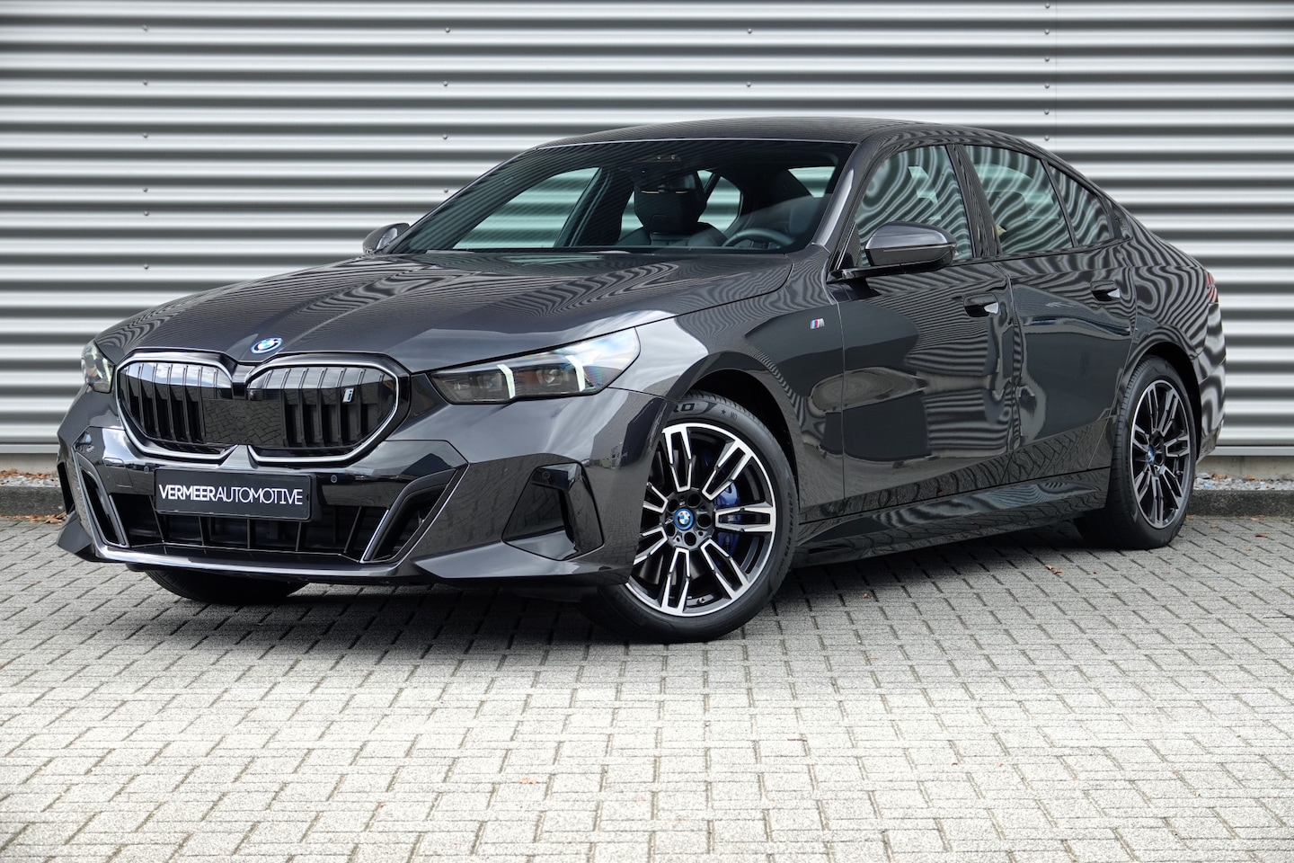 BMW i5 - eDrive40 84 kWh | M Sport Pro | BTW | Leder | Black Pack | Iconic Glow Grile | 360 Cam | - AutoWereld.nl