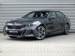 BMW i5 - eDrive40 84 kWh | M Sport Pro | BTW | Leder | Black Pack | Iconic Glow Grile | 360 Cam |