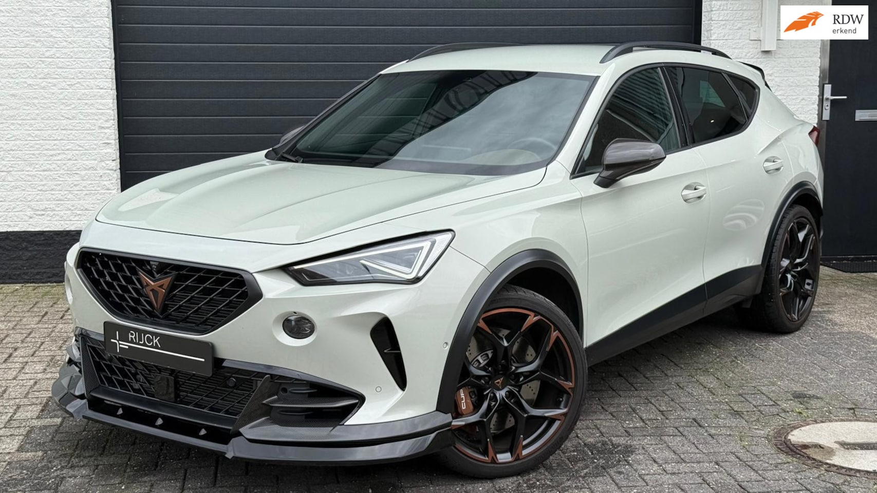 CUPRA Formentor - | 295/999 | Taiga Grey | Carbon | 360° | Beats | Memory - AutoWereld.nl