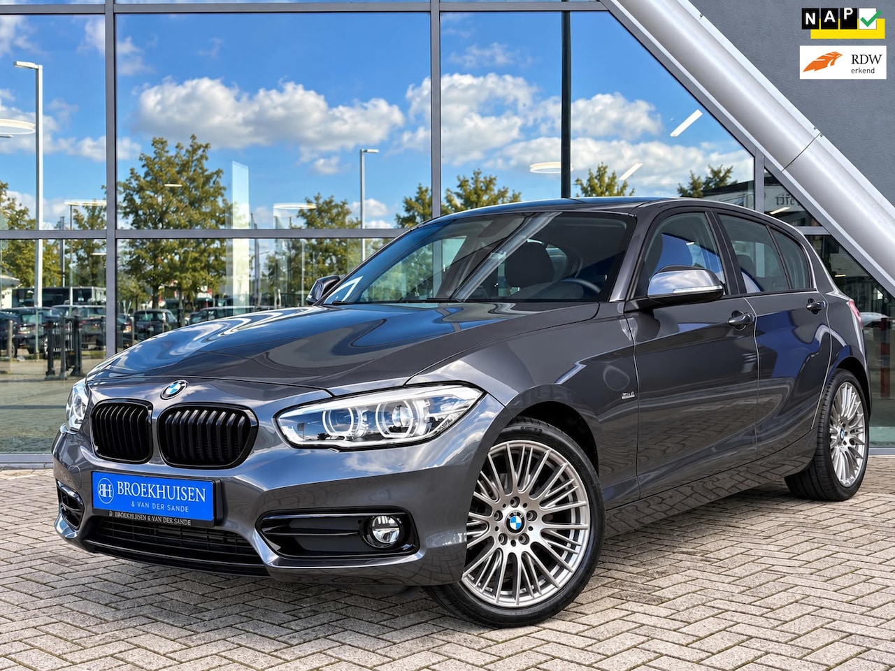 BMW 1-serie - 116i Executive 1E EIGENAAR Navigatie / Climate control / Alpine audio - AutoWereld.nl