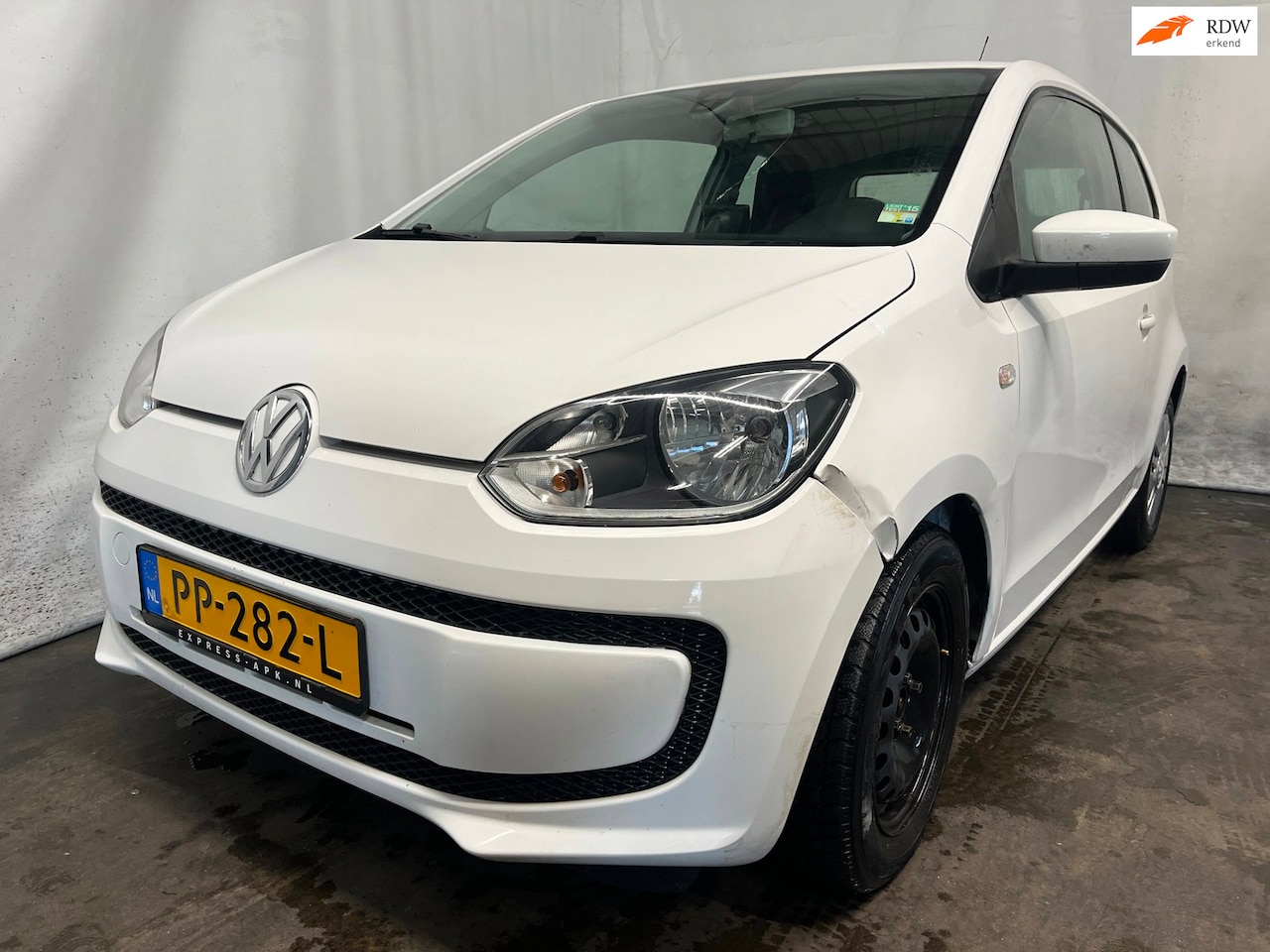 Volkswagen Up! - 1.0 move up! - Linksvoorschade, Airbaglamp brand, Voorraam is kapot - AutoWereld.nl