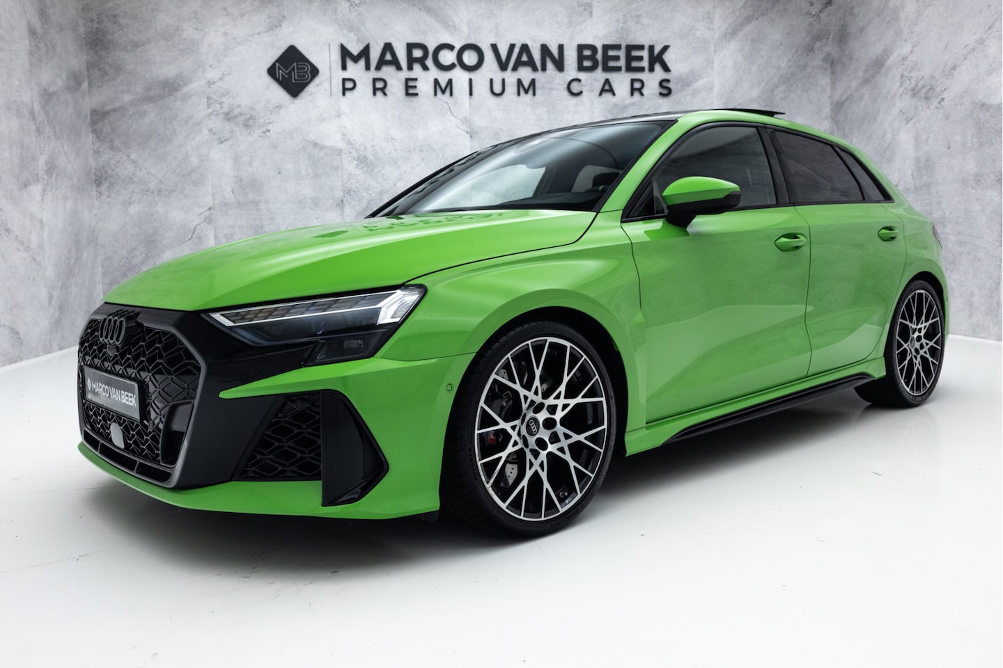 Audi RS3 - Sportback 2.5 TFSI Quattro | Pano | RS Design Green | Carbon | SONOS - AutoWereld.nl