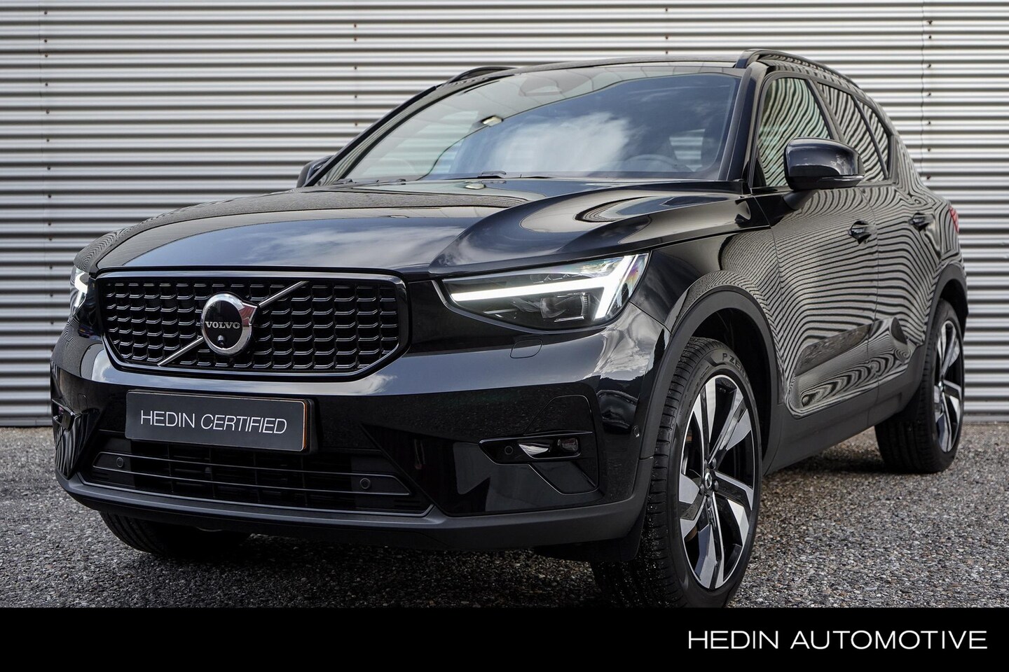 Volvo XC40 - 2.0 B4 Plus Dark | Pano. dak | Adaptive Cruise | BLIS | 360 Camera | Matrix LED | 20 inch - AutoWereld.nl
