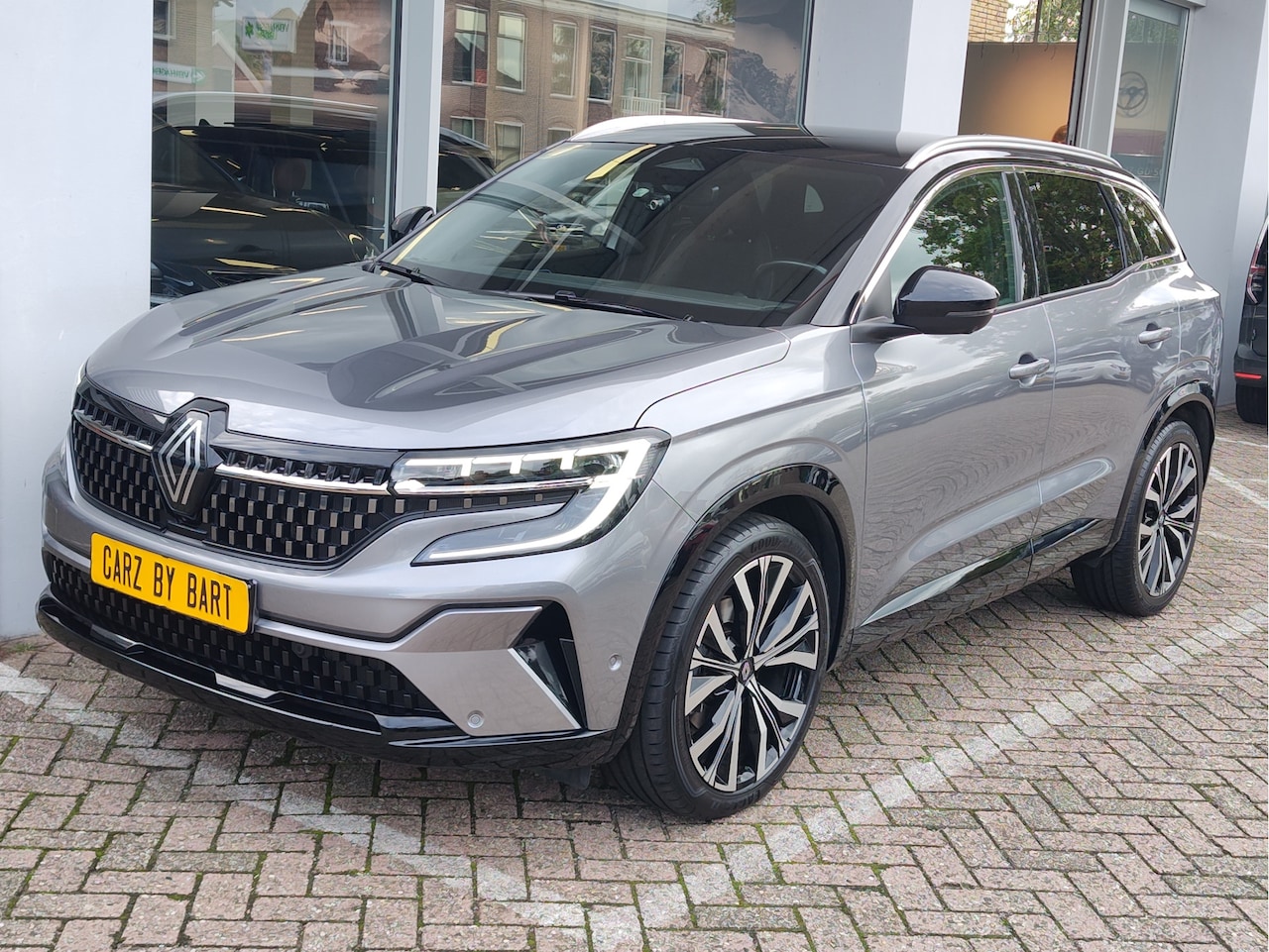 Renault Austral - 1.2 E-TECH FULL HYBRID ICONIC AUTOMAAT Stuurverwarming | 360 Camera | Keyless - AutoWereld.nl