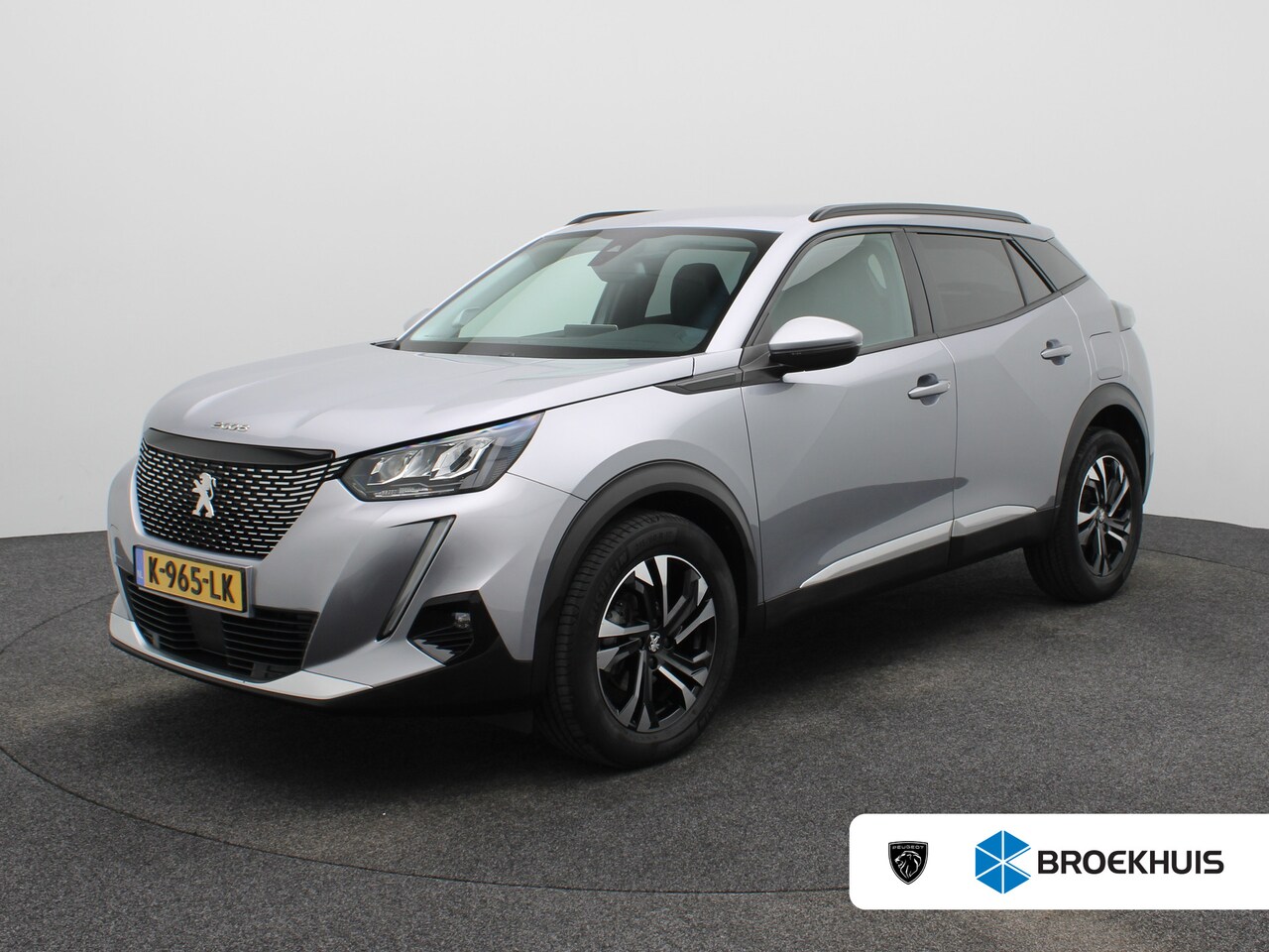 Peugeot 2008 - 1.2 PureTech Allure Pack Parkeensensoren | Apple Carplay | Camera | Navigatie | 17" Lichtm - AutoWereld.nl