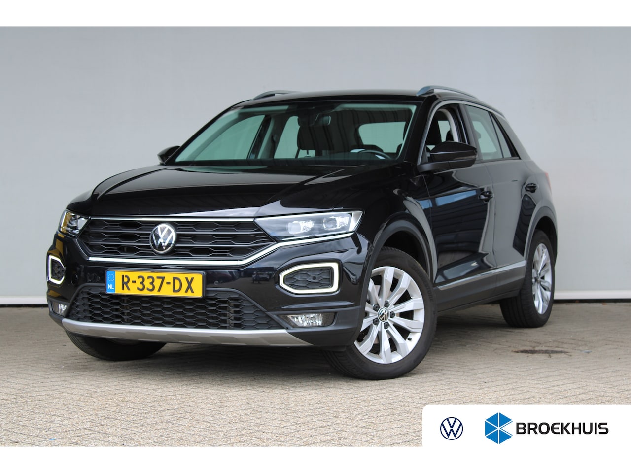 Volkswagen T-Roc - 1.5 TSI Sport Business R | Trekhaak | Adaptieve cruise control | Stoel & stuurverwarming | - AutoWereld.nl