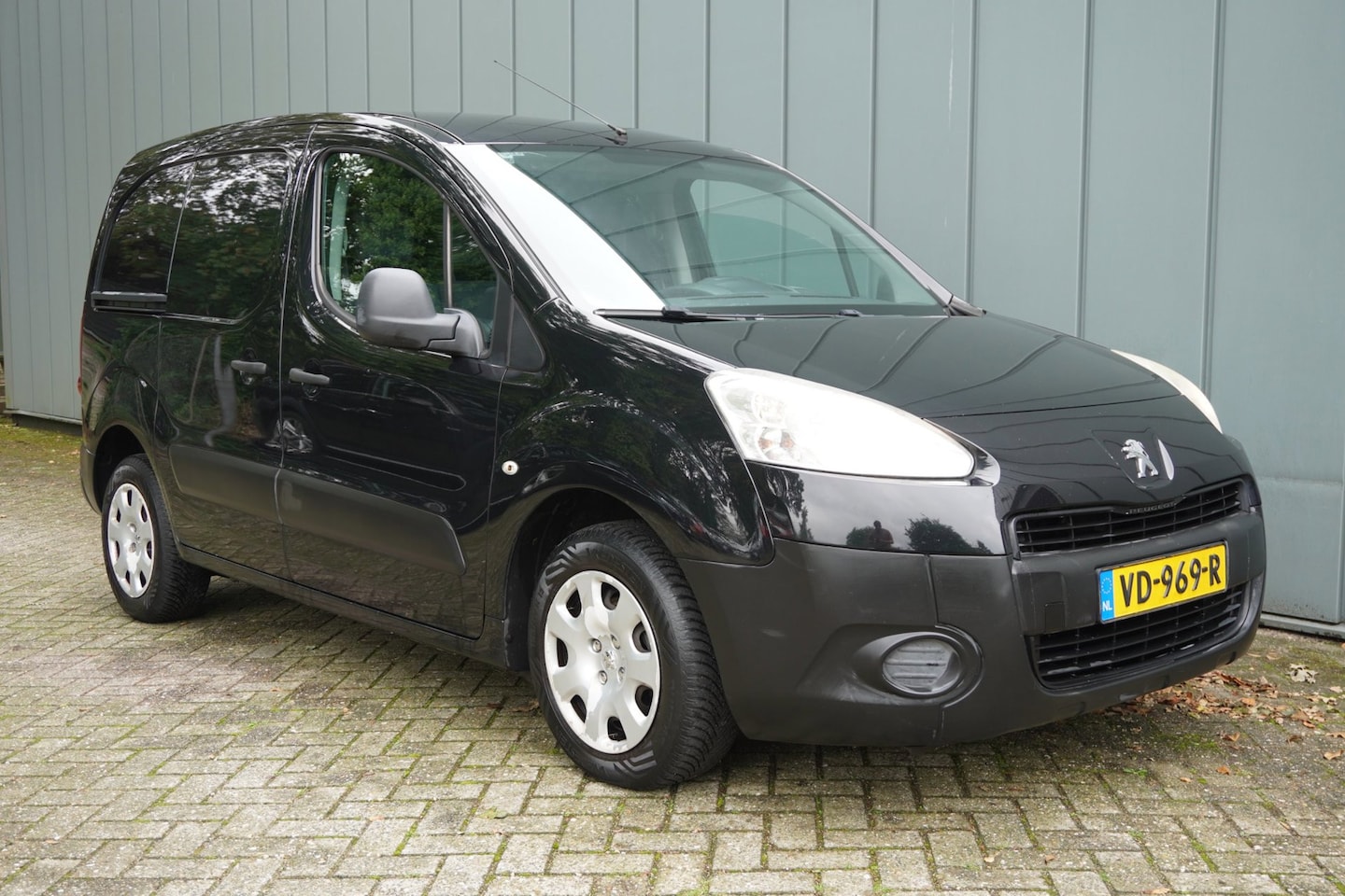 Peugeot Partner - 120 1.6 HDI L1 XT Profit + Airco | 3 Zitter | Elek. pakket | Marge | 2013 | Zwart | Inruil - AutoWereld.nl