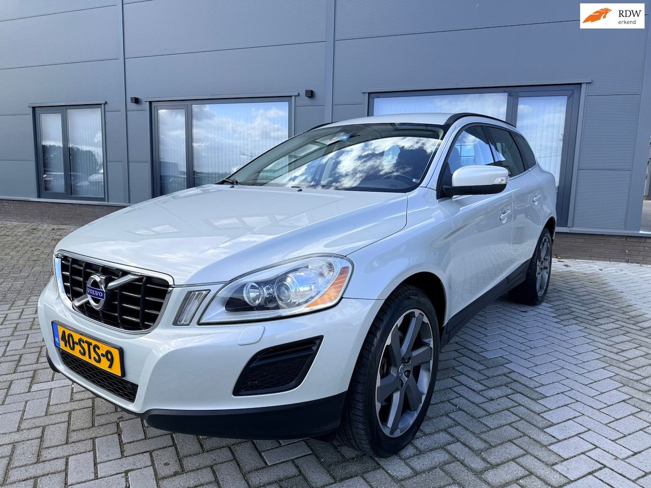 Volvo XC60 - 2.0T Summum|Automaat|Trekhaak|Xenon|PDC|20 inch| - AutoWereld.nl
