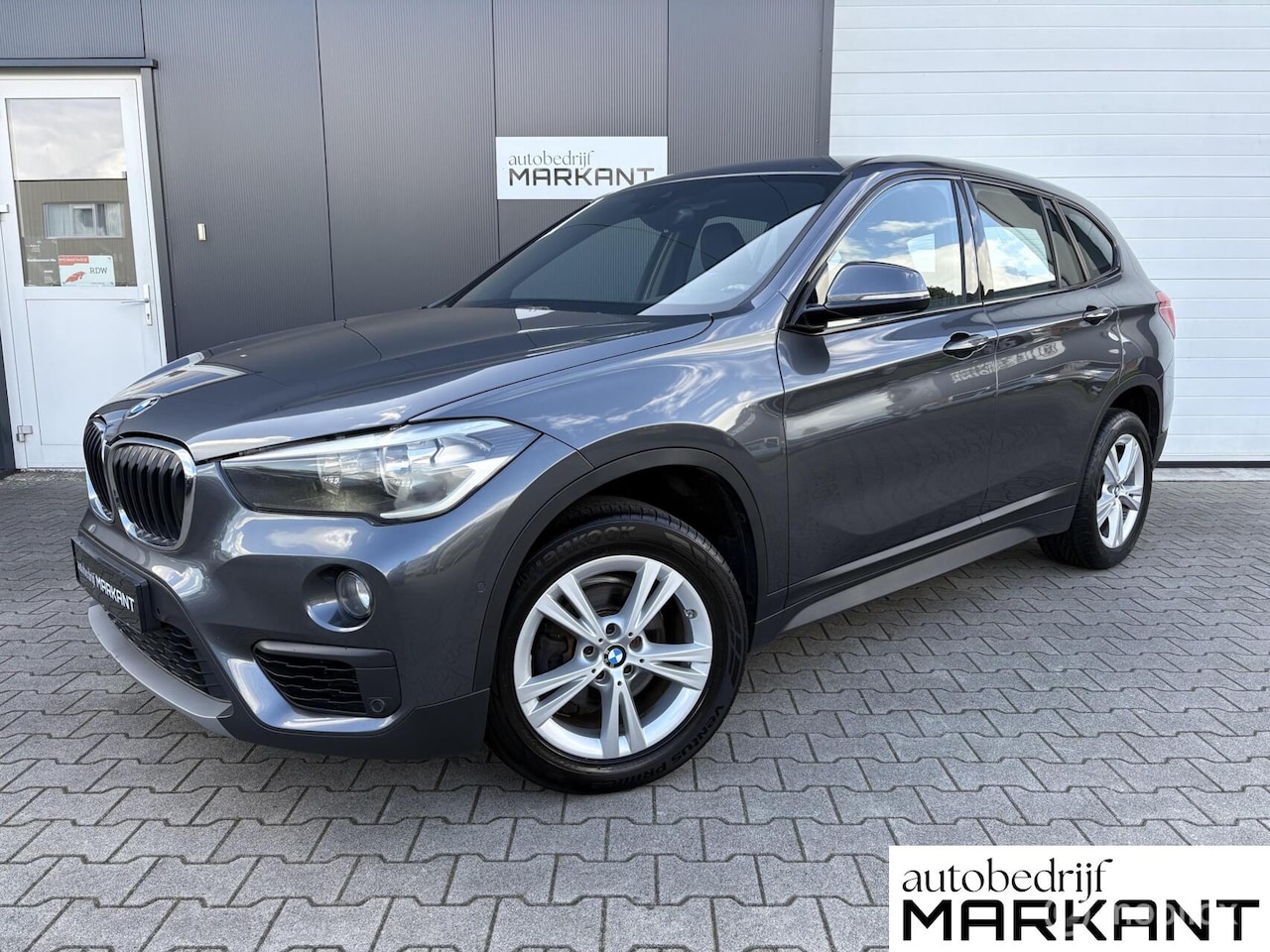 BMW X1 - sDrive HighE. Leder / HUD / Elek. achterklep / Camera - AutoWereld.nl