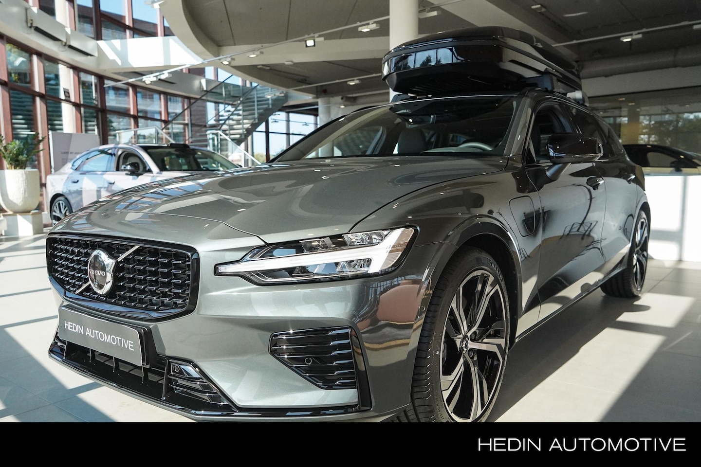 Volvo V60 - 2.0 T6 Plug-in hybrid AWD Plus Dark Sportstoelen | Google Infotainment | Harman/Kardon | A - AutoWereld.nl