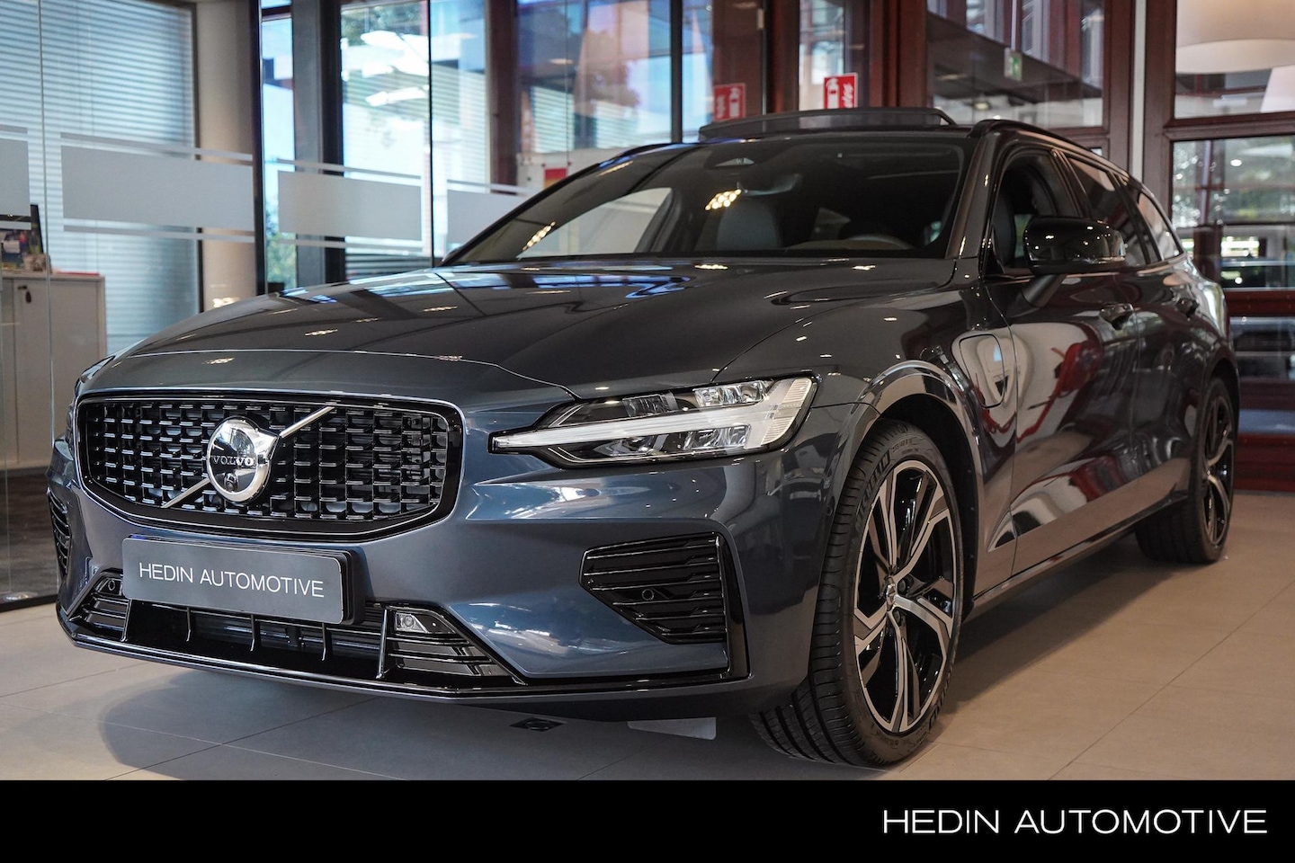 Volvo V60 - 2.0 T6 Plug-in hybrid AWD Plus Dark Sportstoelen | Google Infotainment | Harman/Kardon | A - AutoWereld.nl