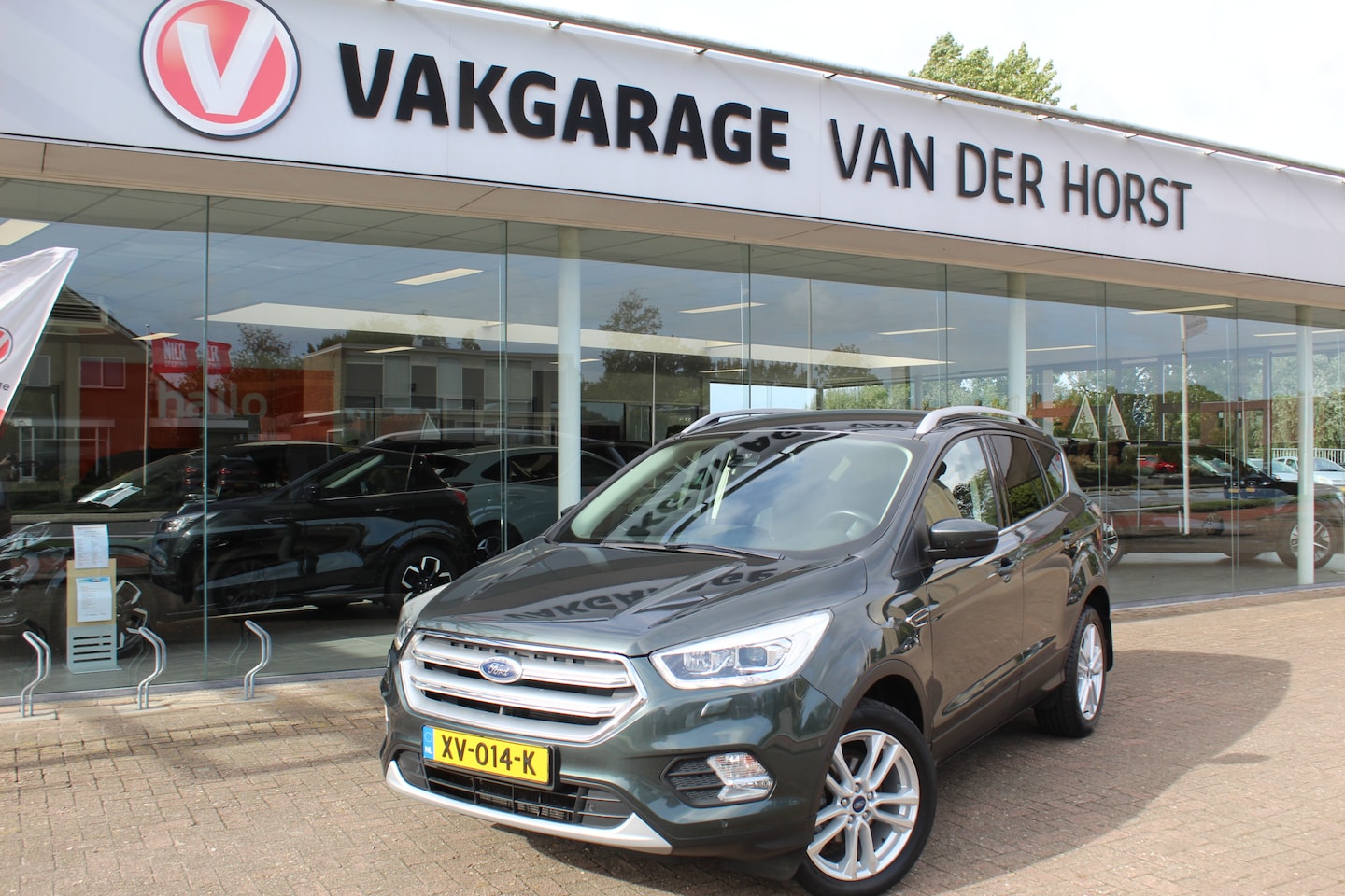 Ford Kuga - 1.5 150 pk EcoBoost Titanium Mooie, chique en luxe Ford Kuga, hoge in- en uitstap ! Trekha - AutoWereld.nl
