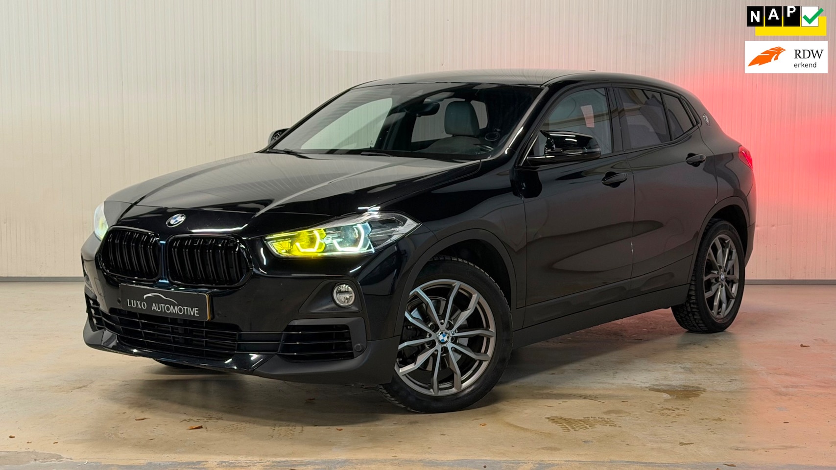 BMW X2 - SDrive18i | NAP | M-SPORT | SHADOW LINE | LED | DEALERONDERHOUDEN - AutoWereld.nl